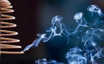 Khói hương nguy hiểm như khói thuốc lá